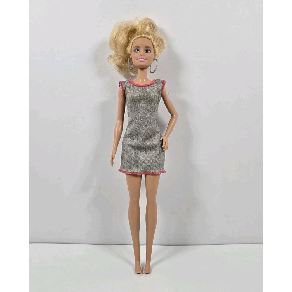 Barbie Doll Fashionista 2015 Doll,Dress, Earrings No Shoes